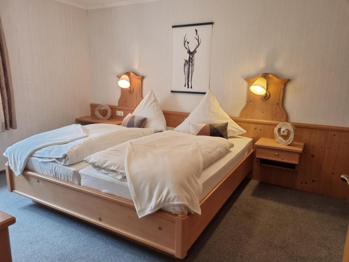 Landhotel Hof Barrl شنيفردينغين الغرفة الصورة