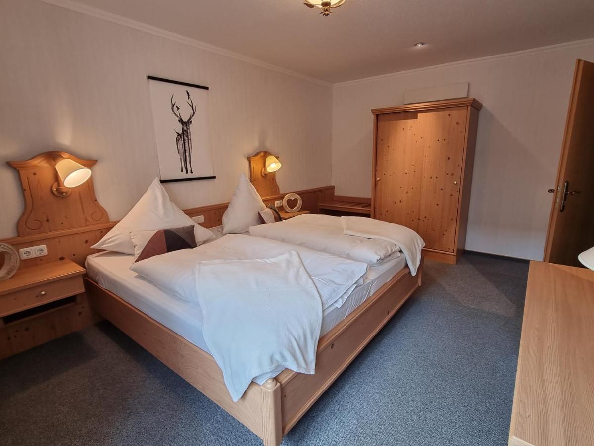 Landhotel Hof Barrl شنيفردينغين الغرفة الصورة